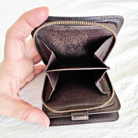 LOUIS VUITTON ~ Vintage Damier Ebene Compact Wallet ~ August 2000 - Picture 11 of 17
